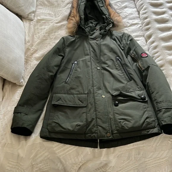 Pendleton women’s olive green puffer with detachable fur hood. Size S - Picture 2 of 6